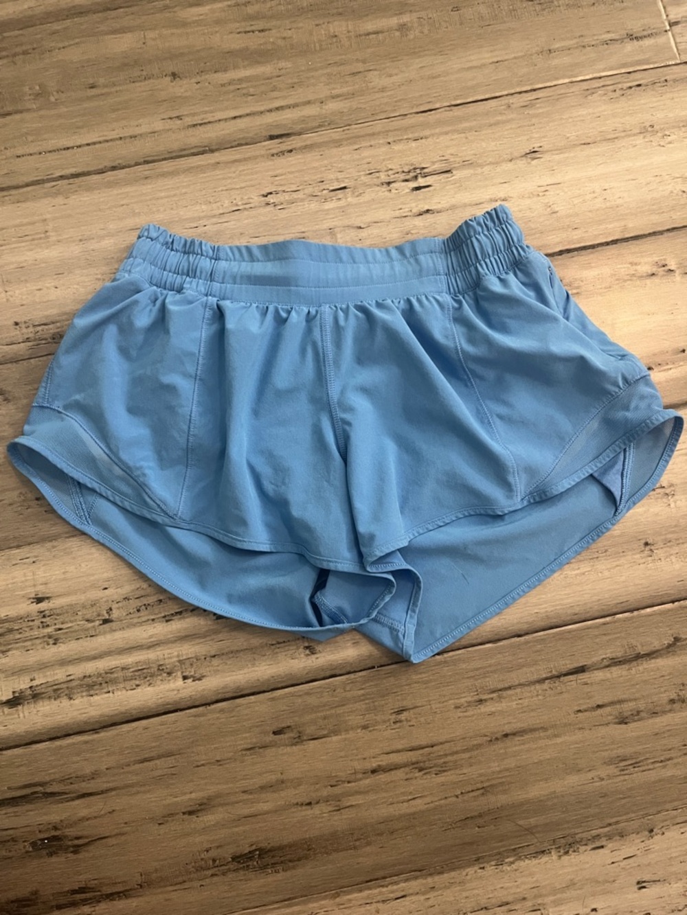 lululemon hotty hot 2.5” inseam shorts
